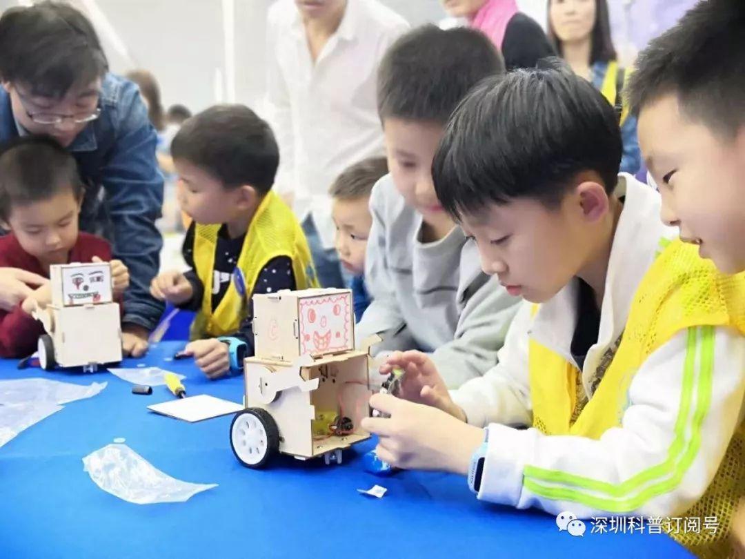 流动科普展回顾丨魔法课堂、液氮冰淇淋、超导磁悬浮、纸盒机器人、3D打印、VR体验...涨知识的正确姿势都在这里了